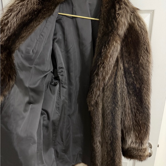 Luxurious Brown Fur Coat - 100% Raccoon Fur - Picture 4 of 15